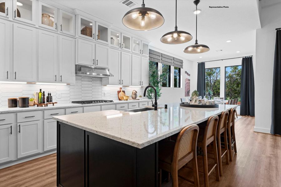 Step into this elegant kitchen, and you’ll find more than just a place to cook; you’ll discover a sanctuary that reflects your style and spirit.
