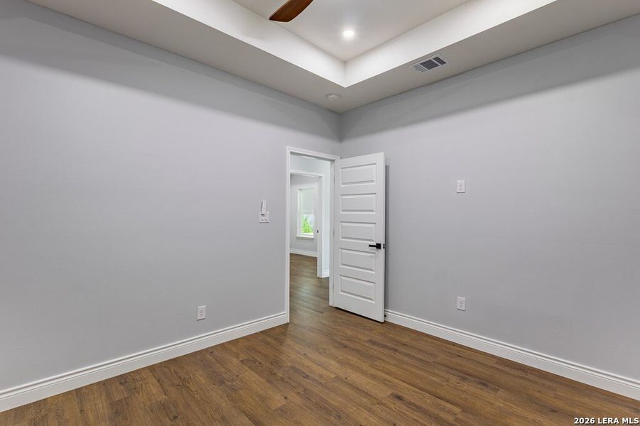 Spacious, unfurnished interior of a new home in , Harlingen (Image 40).