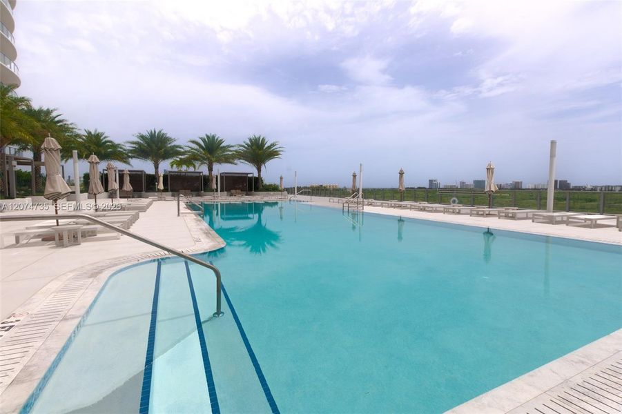 Community amenities in , North Miami (Image 42).
