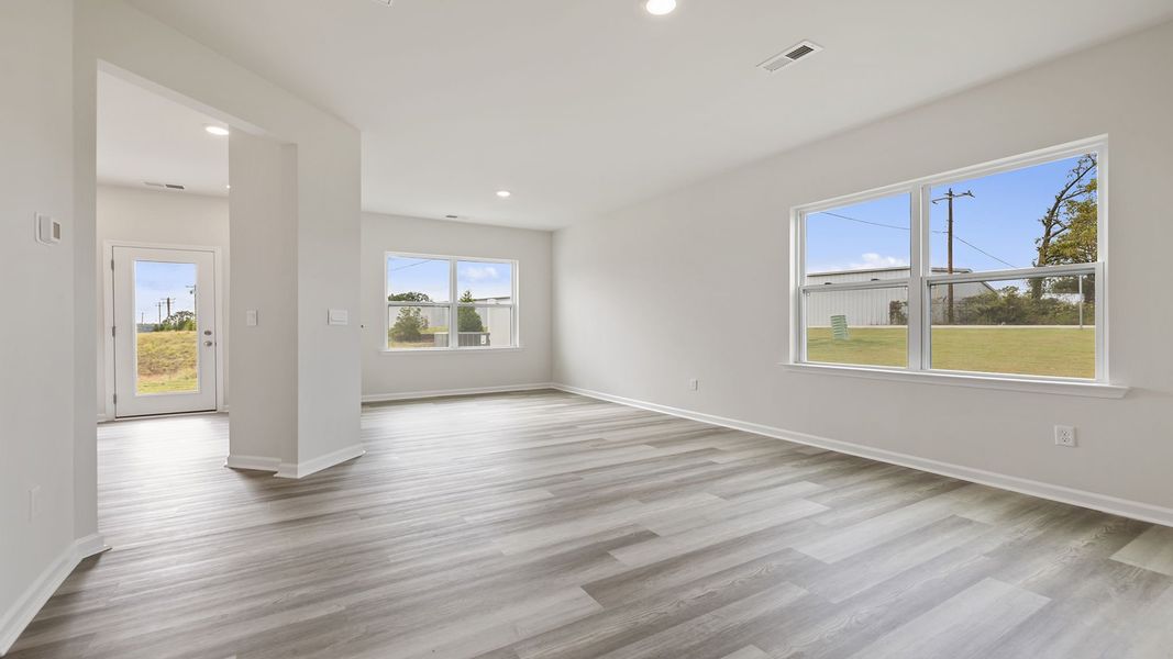 Spacious, unfurnished interior of a new home in Tanglewood Townes, Greenville (Image 14).