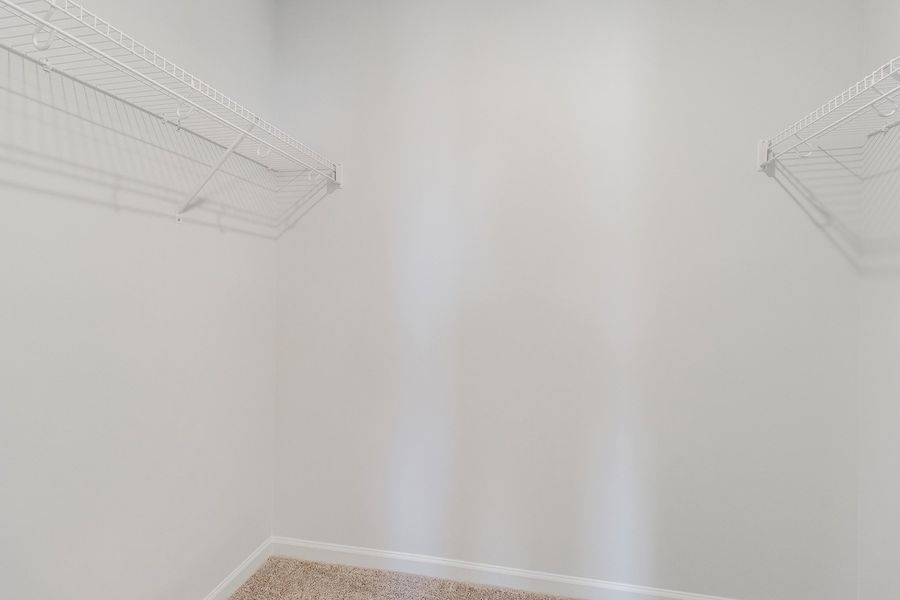 Spacious, unfurnished interior of a new home in Astoria, Columbia (Image 19).