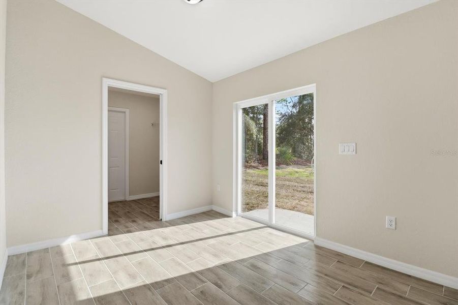 Spacious, unfurnished interior of a new home in , Ocala (Image 22).