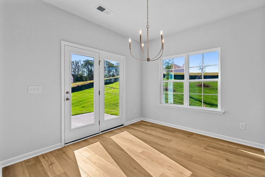 Spacious, unfurnished interior of a new home in Fieldstone, Lexington (Image 19).