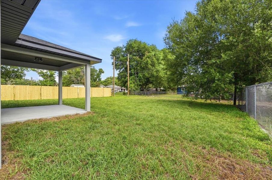 Exterior details and patio area of a home in , Auburndale (Image 33).