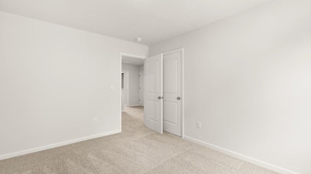 Spacious, unfurnished interior of a new home in Oconee Overlook Townhomes, Gainesville (Image 19).