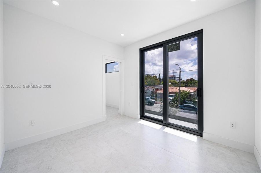 Spacious, unfurnished interior of a new home in , Miami (Image 23).