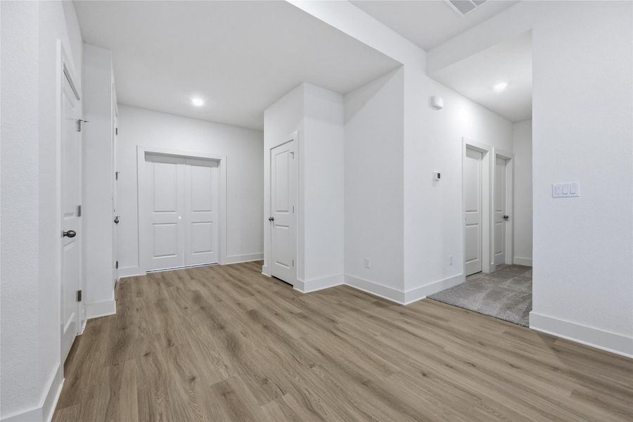 Spacious, unfurnished interior of a new home in , Lago Vista (Image 13).