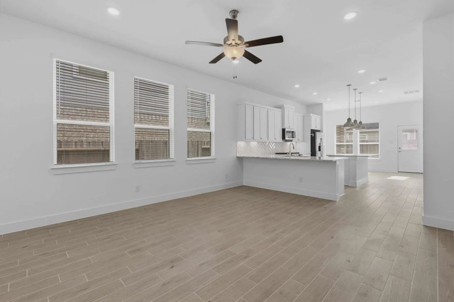 Spacious, unfurnished interior of a new home in Emory Glen, Magnolia (Image 7). Spacious, unfurnished interior of a new home in Emory Glen, Magnolia (Image 7).