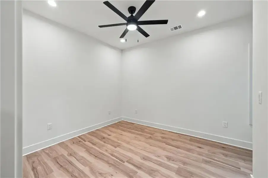 Spacious, unfurnished interior of a new home in , Atlanta (Image 33).