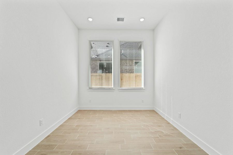 Spacious, unfurnished interior of a new home in Riceland, Mont Belvieu (Image 20).