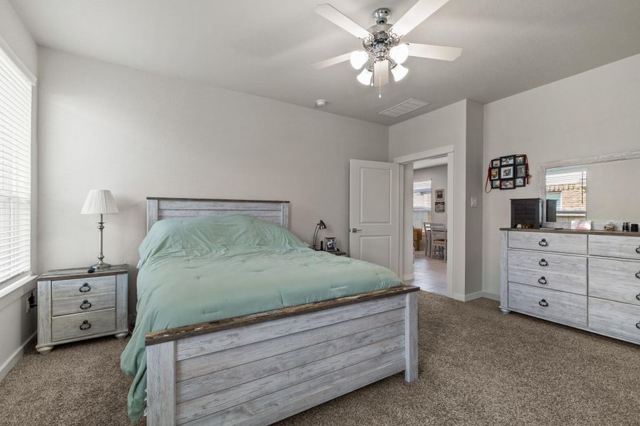 Furnished interior view inside a new home in , Iowa Colony (Image 14).