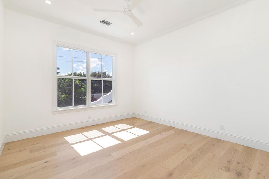 Spacious, unfurnished interior of a new home in , West Palm Beach (Image 23).