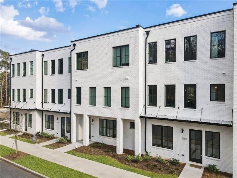 Condo located in Atlanta, GA showcasing its design and architecture (Image 5). Condo located in Atlanta, GA showcasing its design and architecture (Image 5).