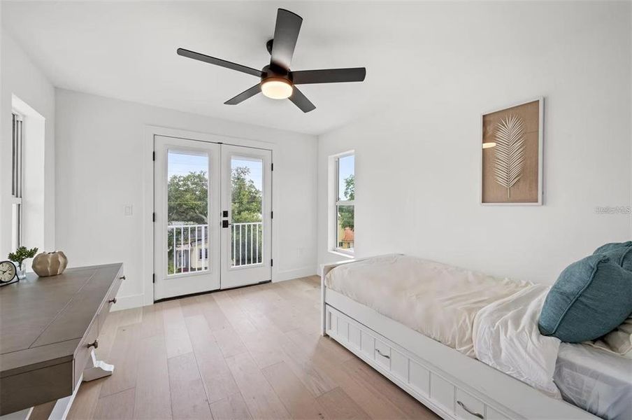 Furnished interior view inside a new home in , Sarasota (Image 7).