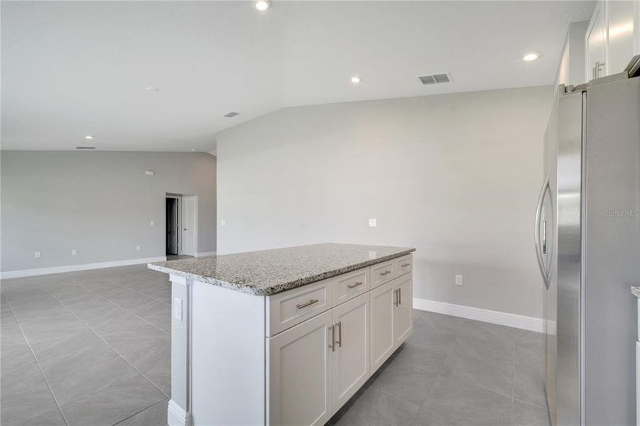 Spacious, unfurnished interior of a new home in , Kissimmee (Image 29).