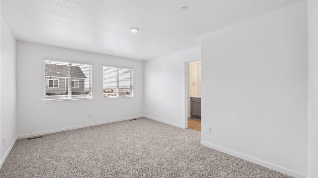 Spacious, unfurnished interior of a new home in Settlers Crossing, Commerce City (Image 19).