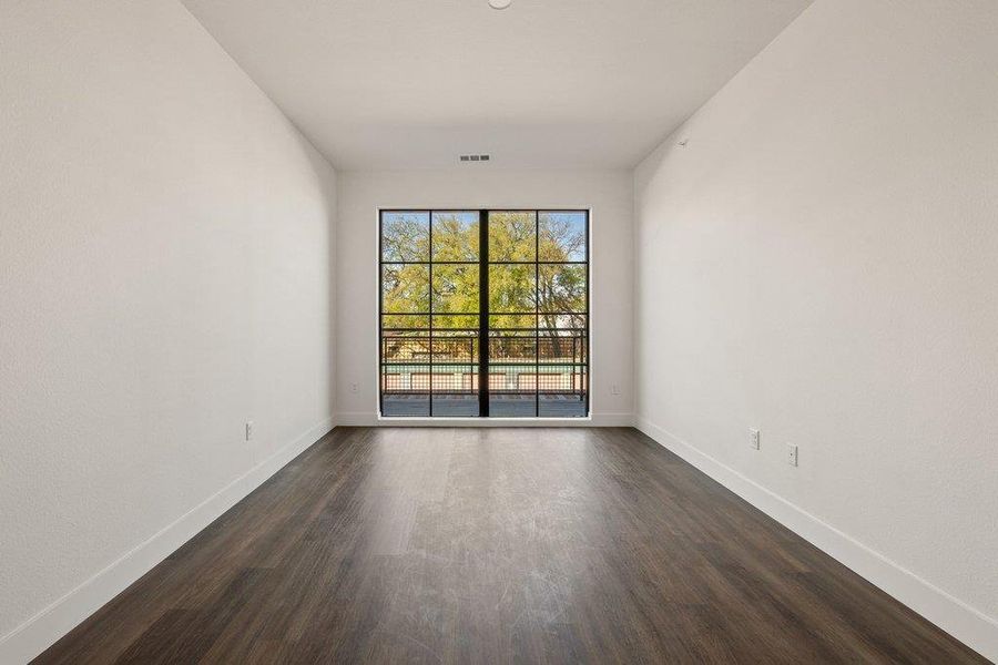 Spacious, unfurnished interior of a new home in , Austin (Image 10).