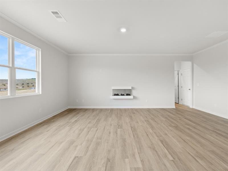 Spacious, unfurnished interior of a new home in Lost Creek, Dallas (Image 54).