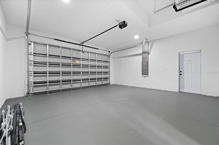 Spacious, unfurnished interior of a new home in , Cape Coral (Image 19). Spacious, unfurnished interior of a new home in , Cape Coral (Image 19).