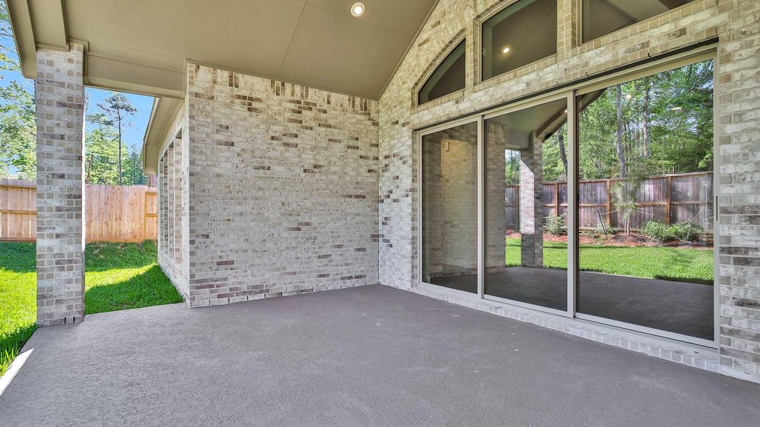 Spacious, unfurnished interior of a new home in The Woodlands Hills 75', Willis (Image 16).