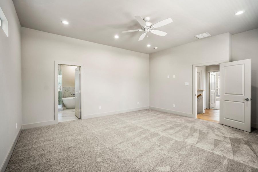 Spacious, unfurnished interior of a new home in , Houston (Image 30).