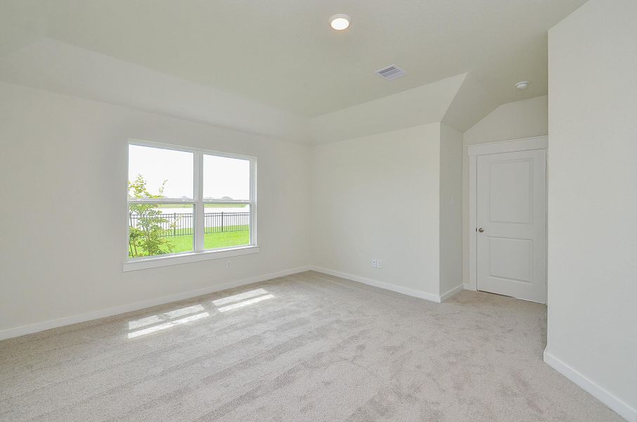 Spacious, unfurnished interior of a new home in Sunterra, Katy (Image 25).