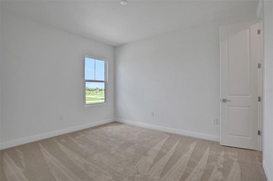 Spacious, unfurnished interior of a new home in Bungalow Walk at Lakewood Ranch, Sarasota (Image 25).