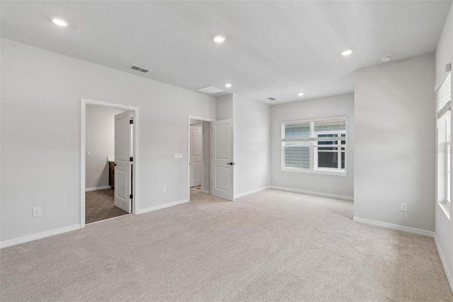 Spacious, unfurnished interior of a new home in , Orlando (Image 29).
