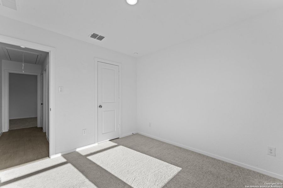Spacious, unfurnished interior of a new home in Friendship Oaks, Fredericksburg (Image 10).