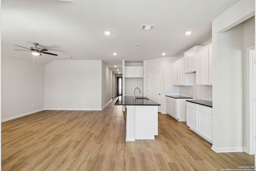 Spacious, unfurnished interior of a new home in Arcadia Ridge - Premier Series, San Antonio (Image 39).