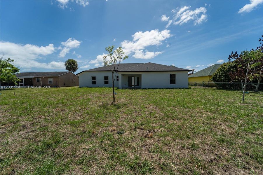 Exterior details and patio area of a home in , Port St. Lucie (Image 24).