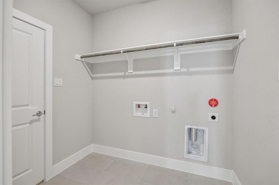 Spacious, unfurnished interior of a new home in Dove Hollow, Waxahachie (Image 19). Spacious, unfurnished interior of a new home in Dove Hollow, Waxahachie (Image 19).