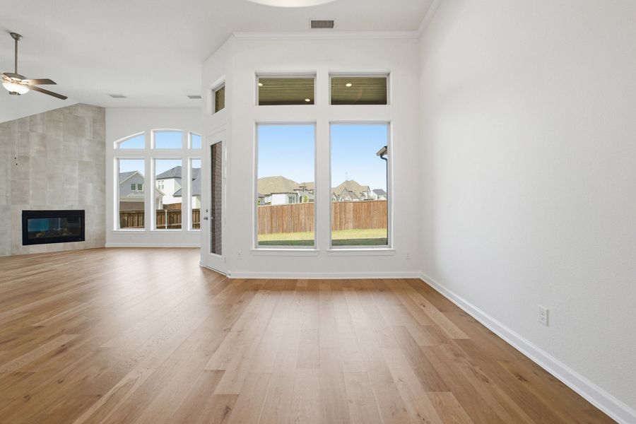 Spacious, unfurnished interior of a new home in Sonoma Verde, Heath (Image 26).