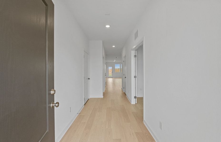 Spacious, unfurnished interior of a new home in Alto, San Marcos (Image 31).