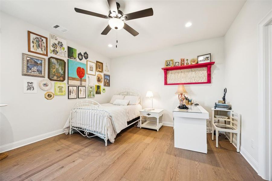 Furnished interior view inside a new home in , Frisco (Image 8).
