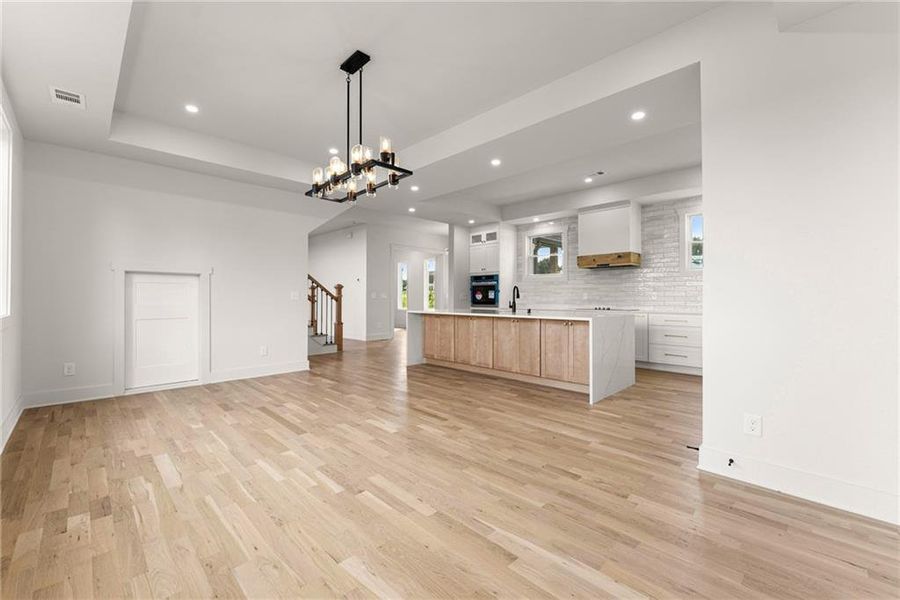 Spacious, unfurnished interior of a new home in , Clermont (Image 44).