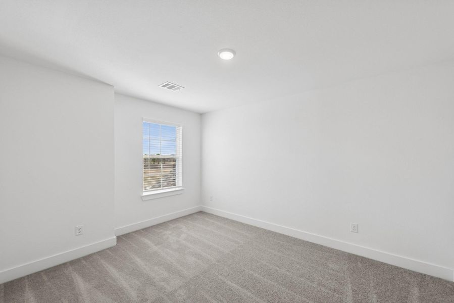 Spacious, unfurnished interior of a new home in Lago Mar, Santa Fe (Image 38).