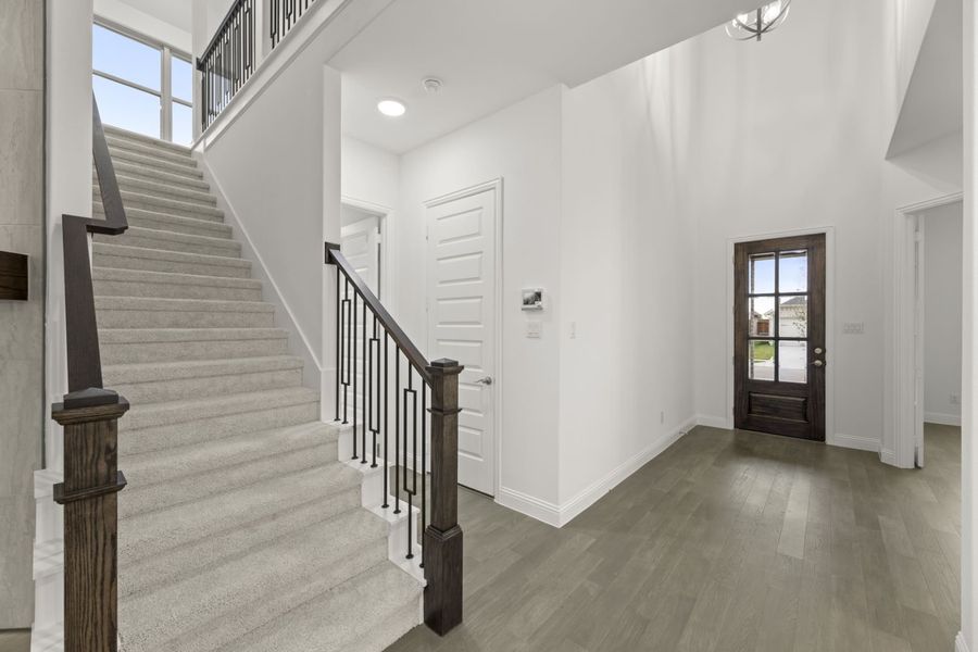 Spacious, unfurnished interior of a new home in River Ranch, Van Alstyne (Image 15).