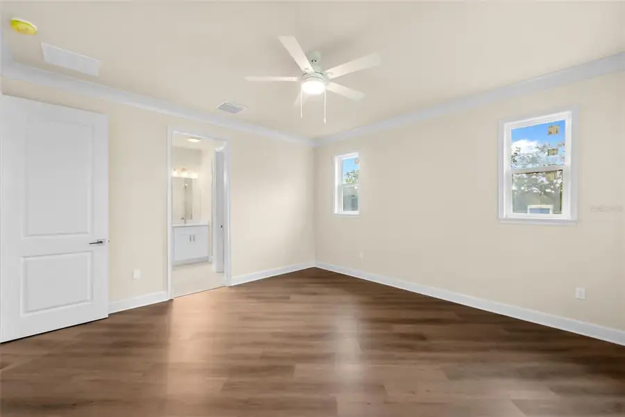 Spacious, unfurnished interior of a new home in , Tarpon Springs (Image 41).