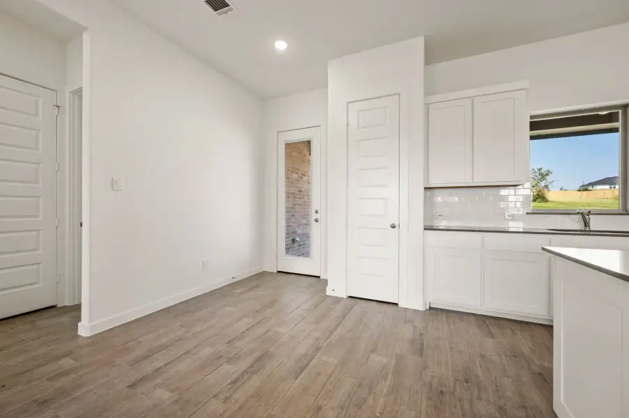 Spacious, unfurnished interior of a new home in Gatlin Ranch, Springtown (Image 24).