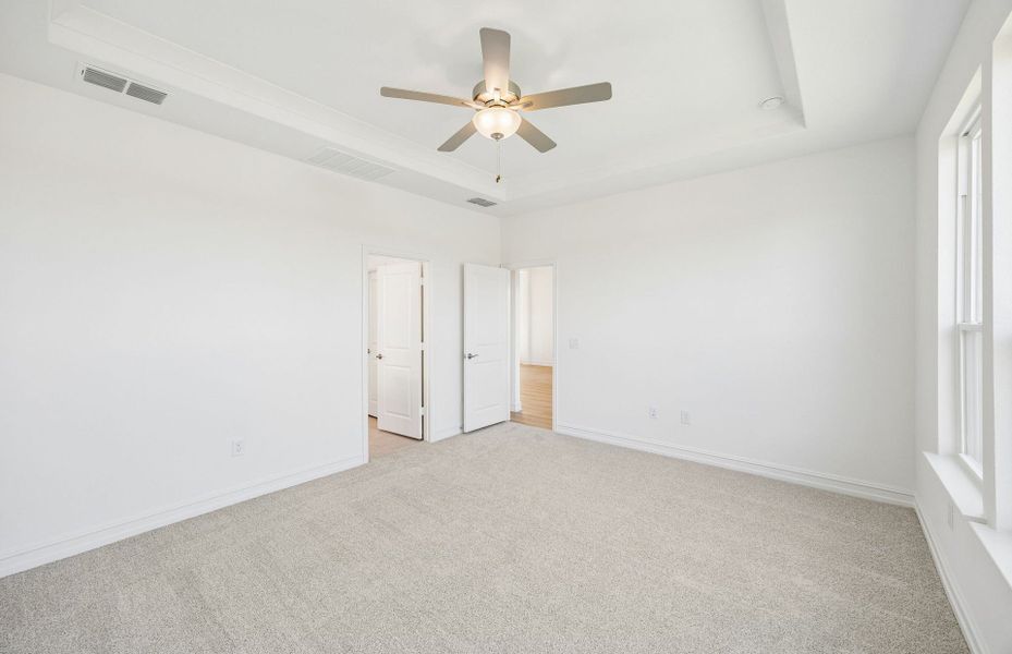 Spacious, unfurnished interior of a new home in Highland Lakes, McKinney (Image 19).