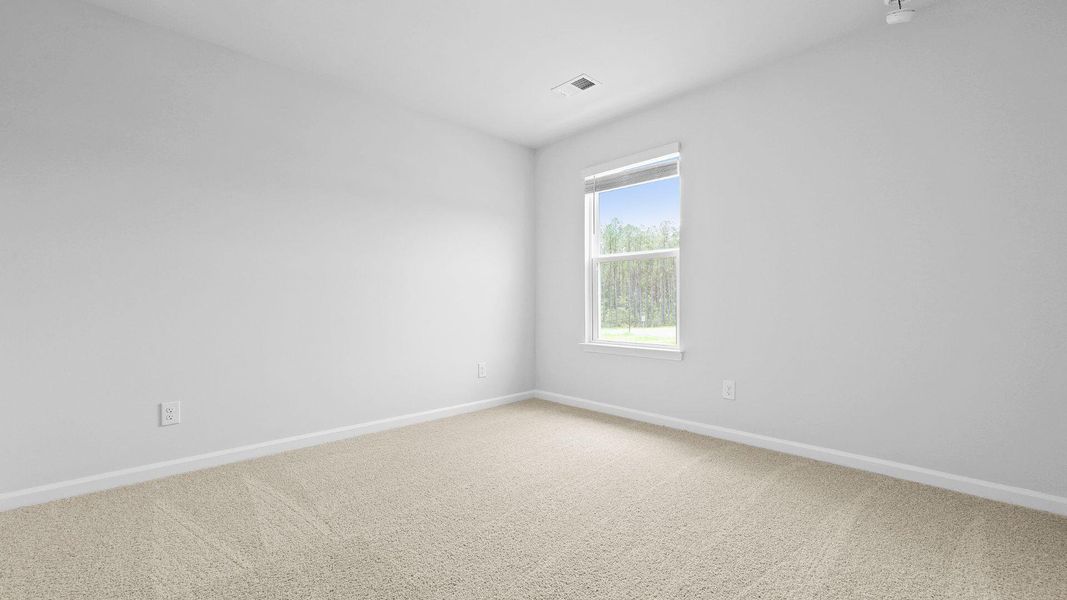 Spacious, unfurnished interior of a new home in Carolina Groves, Moncks Corner (Image 20).