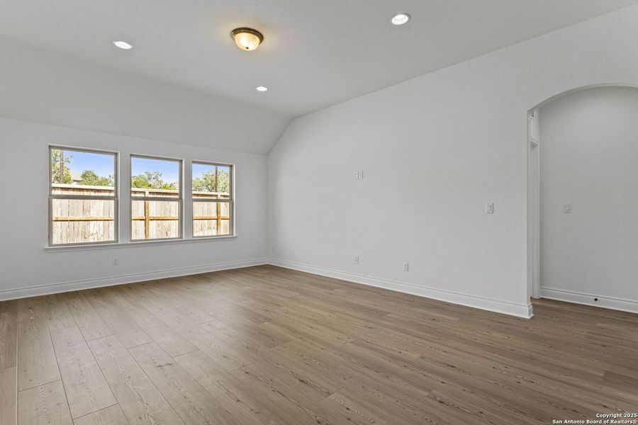 Spacious, unfurnished interior of a new home in Davis Ranch, San Antonio (Image 19). Spacious, unfurnished interior of a new home in Davis Ranch, San Antonio (Image 19).