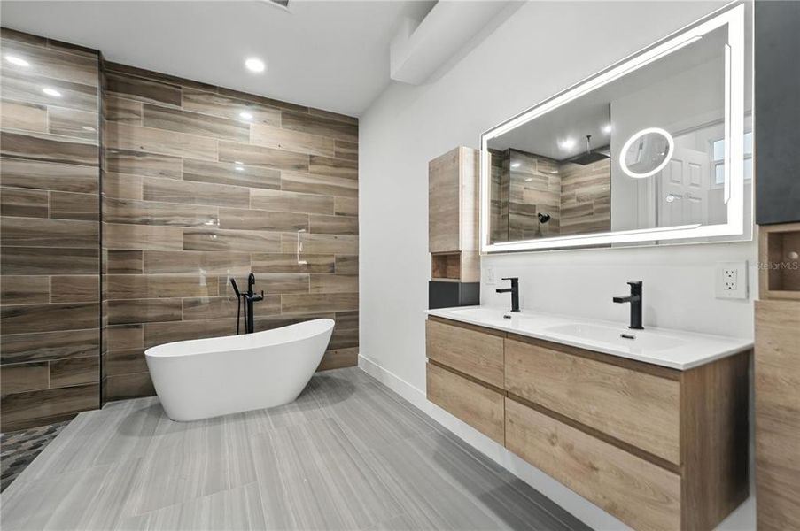 Furnished interior view inside a new home in , Orlando (Image 32).