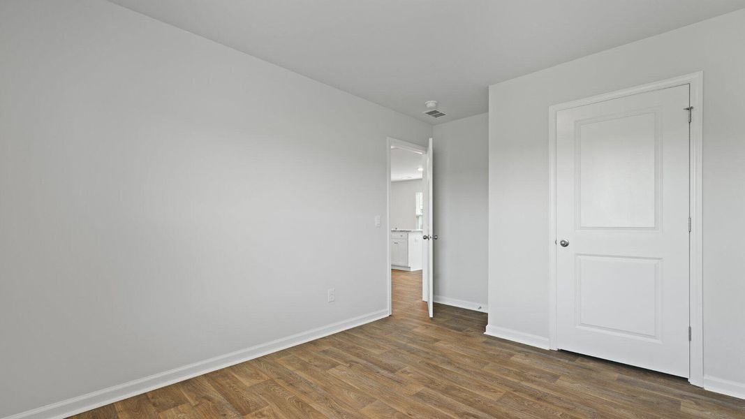 Spacious, unfurnished interior of a new home in Carolina Groves, Moncks Corner (Image 19).