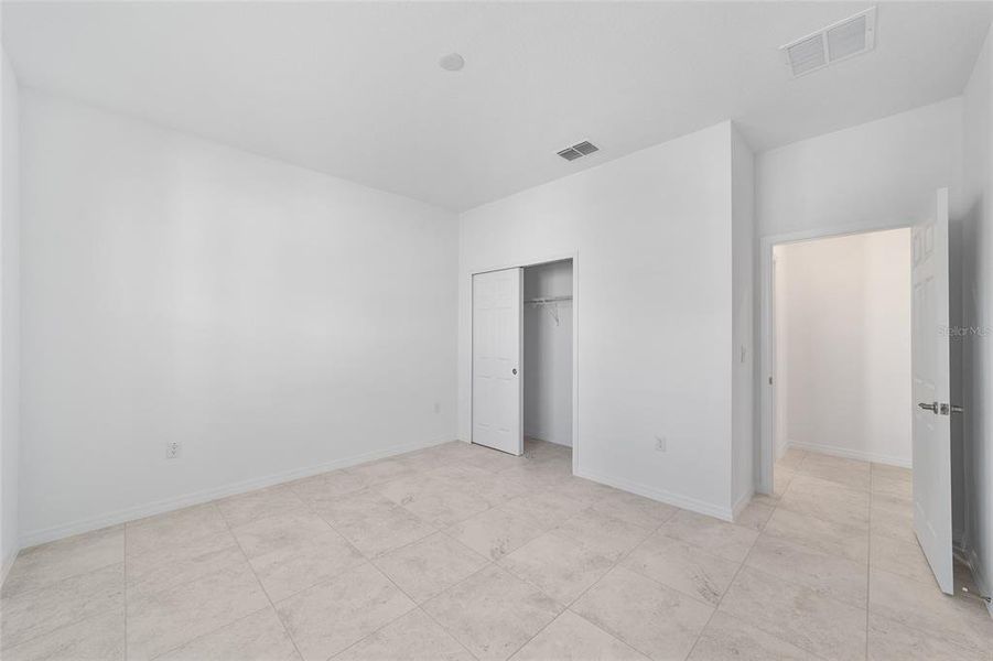 Spacious, unfurnished interior of a new home in Calesa Township, Ocala (Image 37).