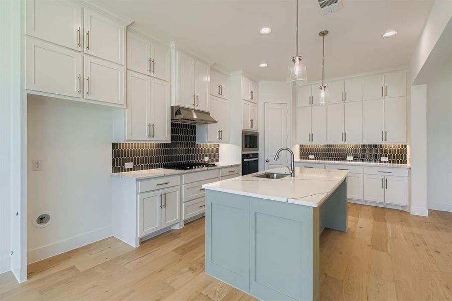 Furnished interior view inside a new home in Reunion 70s, Rhome (Image 11). Furnished interior view inside a new home in Reunion 70s, Rhome (Image 11).