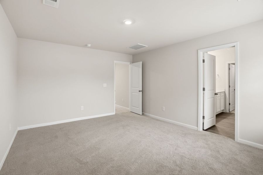 Representative unfurnished interior of a home built from the Beechwood by McGuinn Homes in South Welcome, Greenville (Image 25).