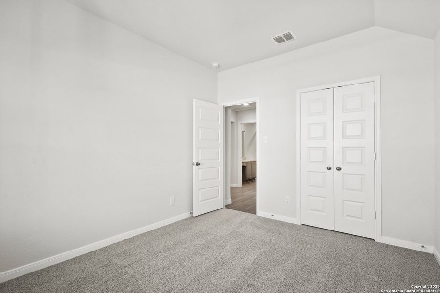 Spacious, unfurnished interior of a new home in Swenson Heights, Seguin (Image 16).