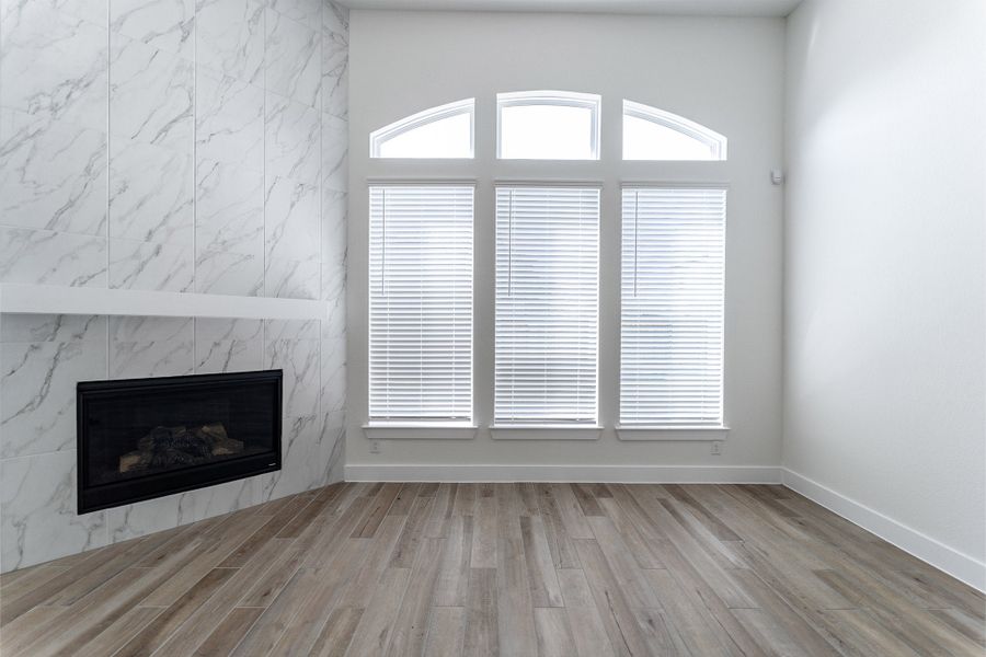 Spacious, unfurnished interior of a new home in Westwood, League City (Image 23).